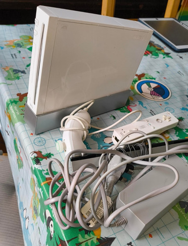 Homebrew wii white - homebrew, wires